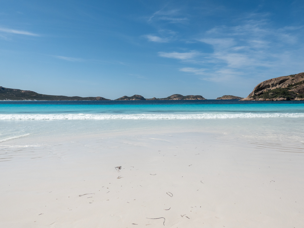 Breiter Strand bei Ebbe an der Lucky Bay