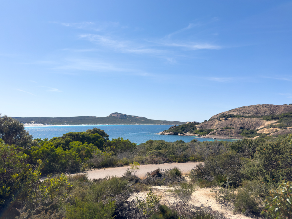 Aussicht vom Stellplatz 12 auf die Lucky Bay