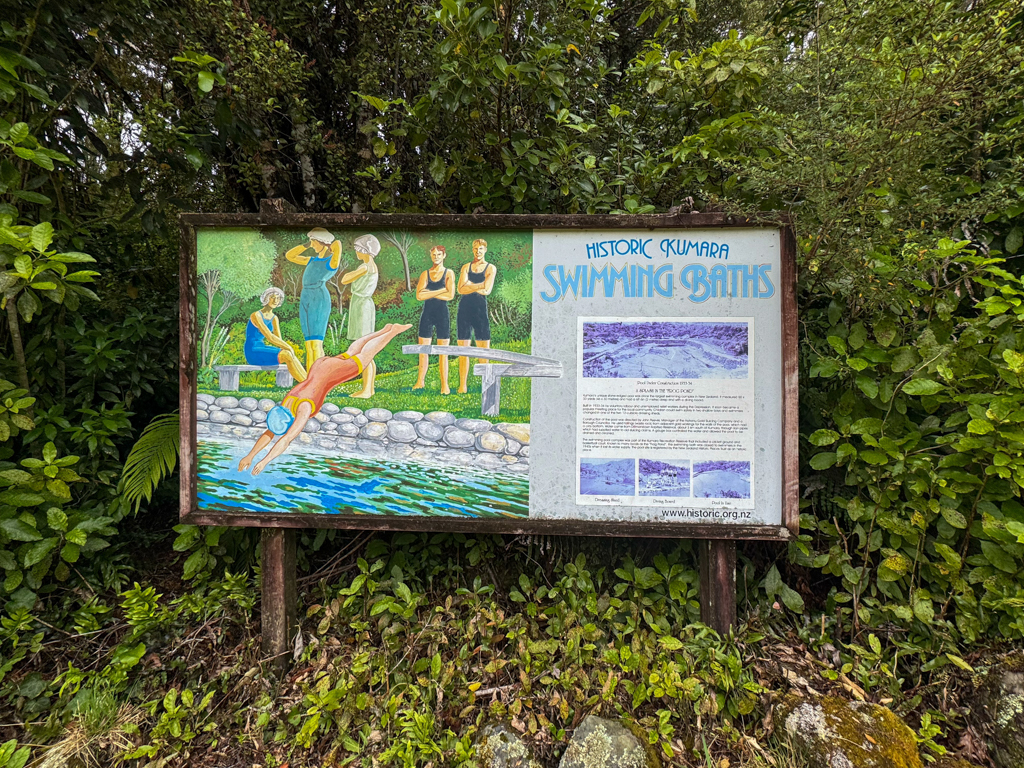 Historische Swimming Bath bei Kumara - heutzutage mitten im Regenwald