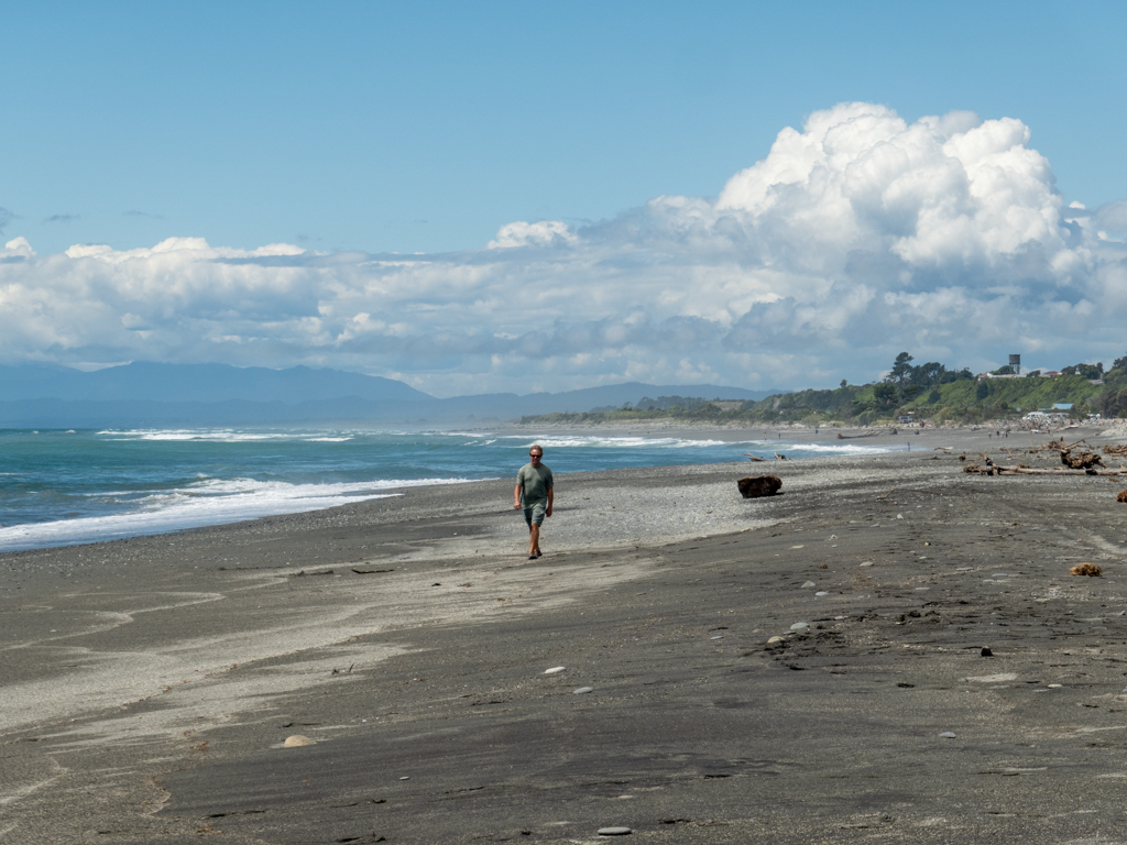 Mit Jo auf der Strandwanderung bei Hokitika