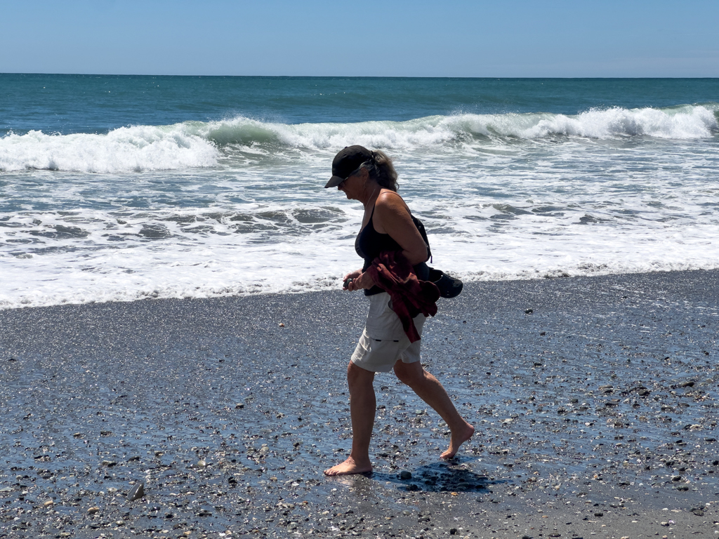 Mit Ma auf Strandwanderung bei Hokitika