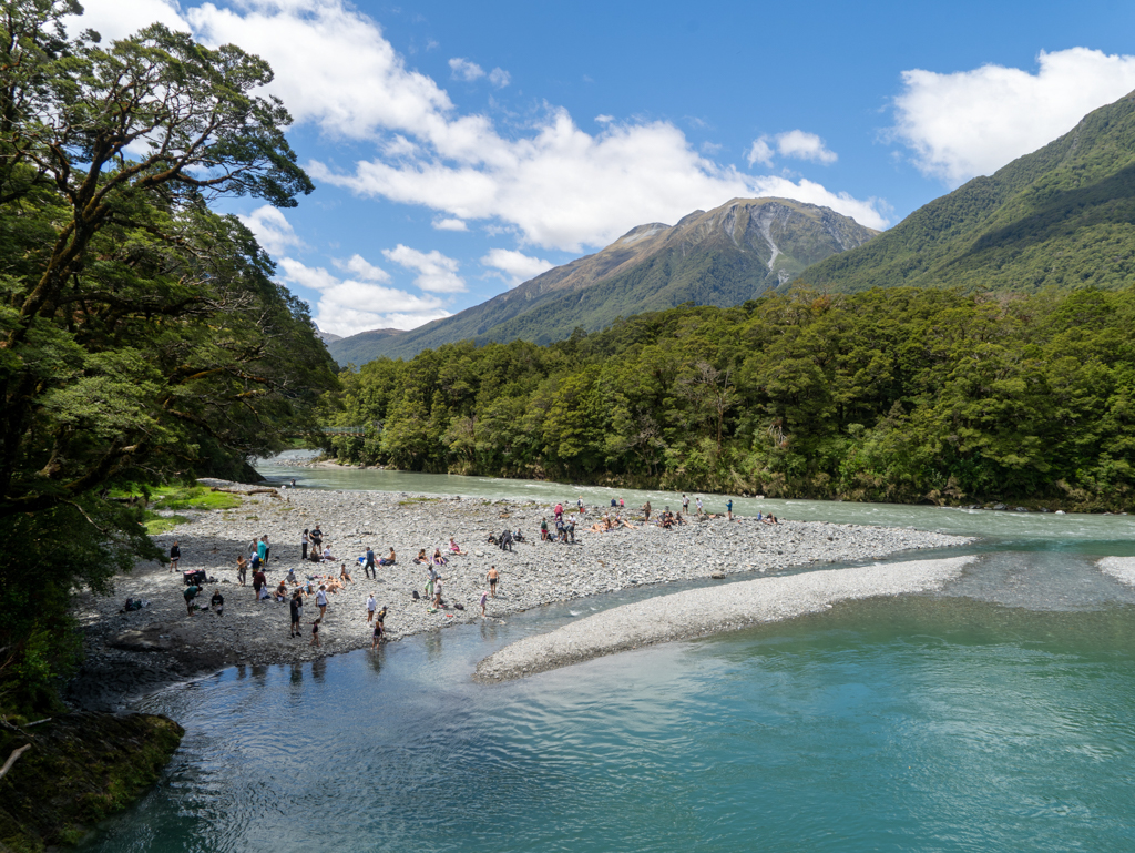 Die kleine Landzunge bei den Blue Pools gleicht einem Freibad
