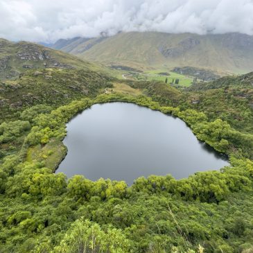 Regenwanderung via Diamond Lake zum Rocky Peak