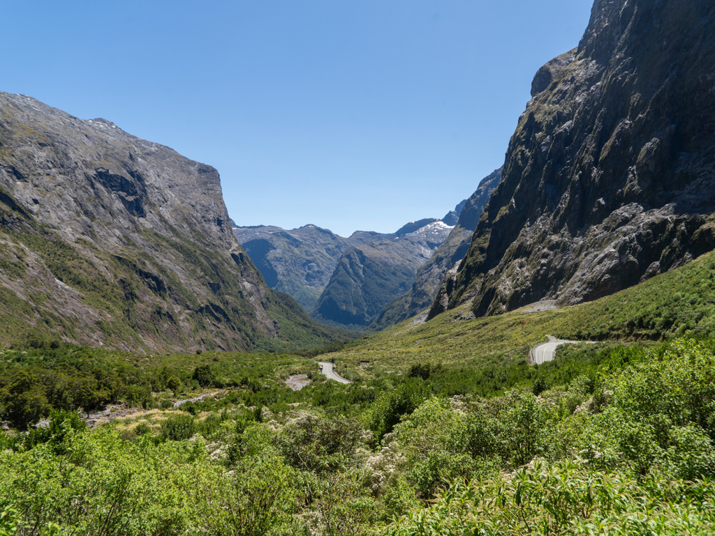 JoMa nach dem Homer Tunnel auf dem Weg zum Milford Sound
