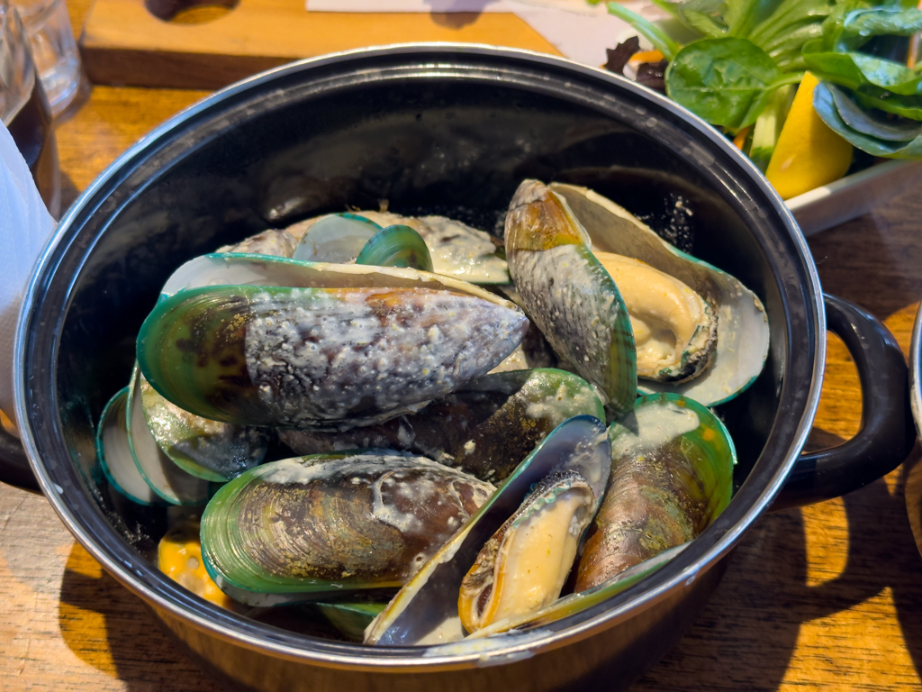 Jo's Greenlip Muscheln im Mussel Pott Restaurant, Havelock