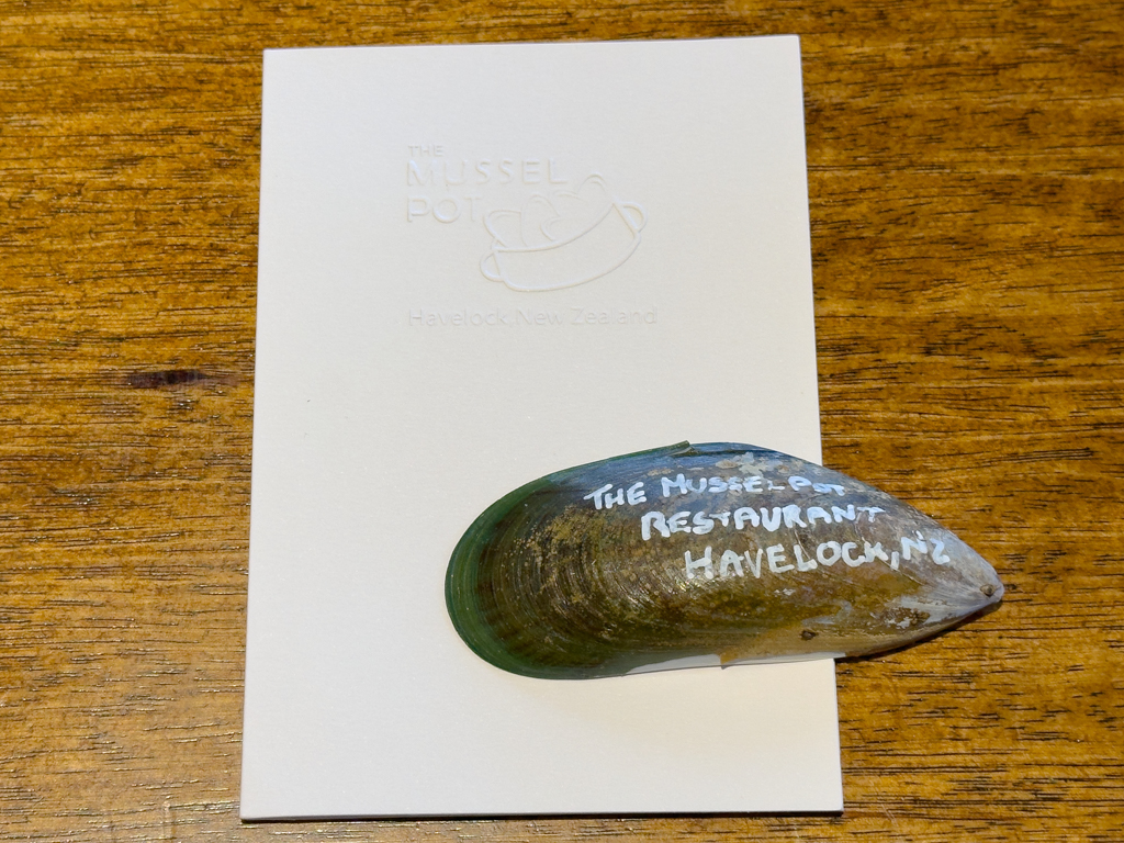 Standesgemässes Souvenir des Mussel Pot Restaurants in Havelock