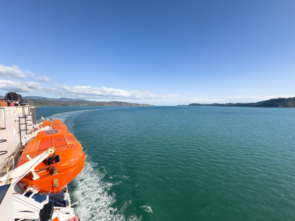 Die Bucht des Hafens liegt fast hinter uns...