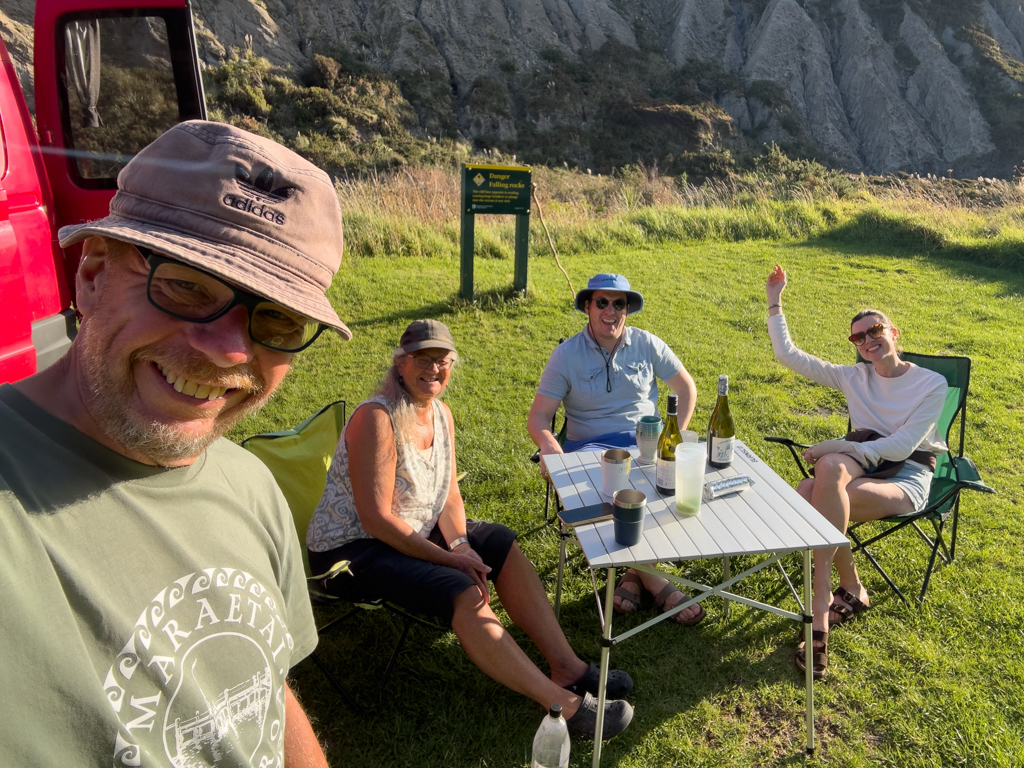 Selfie: JoMa mit den Nachbarn Nina & Clément aus Frankreich