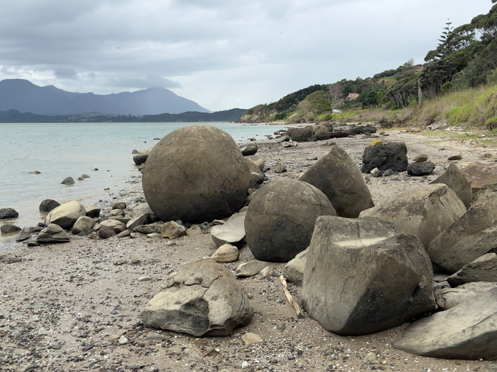 Koutu Boulders