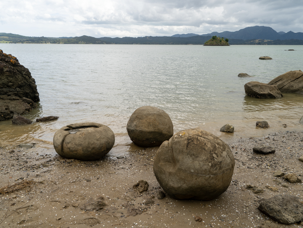 Koutu Boulders