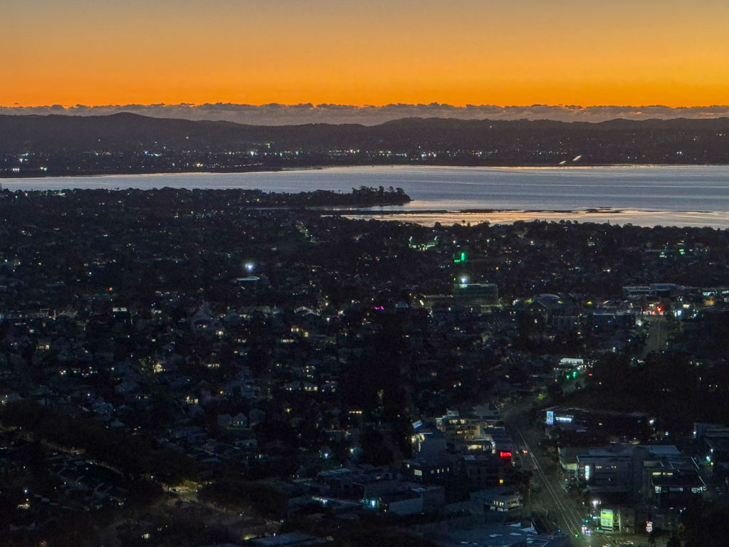 Abendstimmung legt sich über Auckland