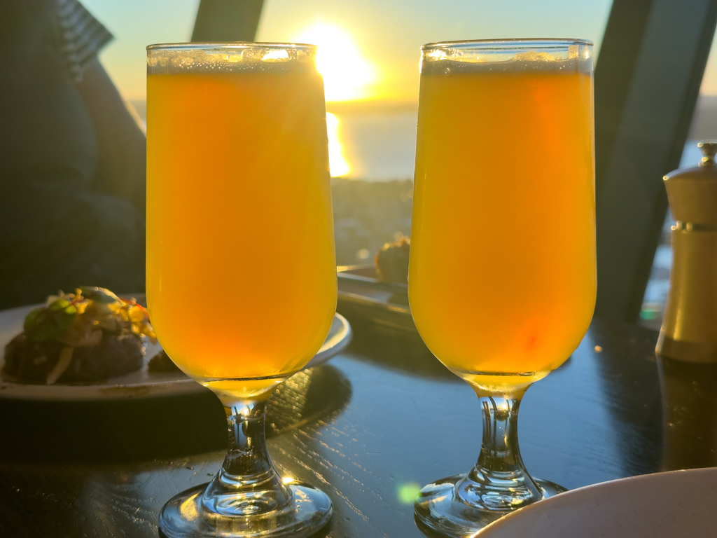 Unsere kühlen Biere bei Sonnenuntergang