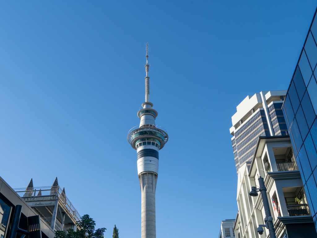 Der Sky Tower; Aucklands modernes Wahrzeichen