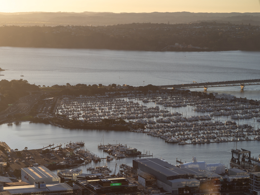Aucklands Yachthafen bei der Harbour Bridge