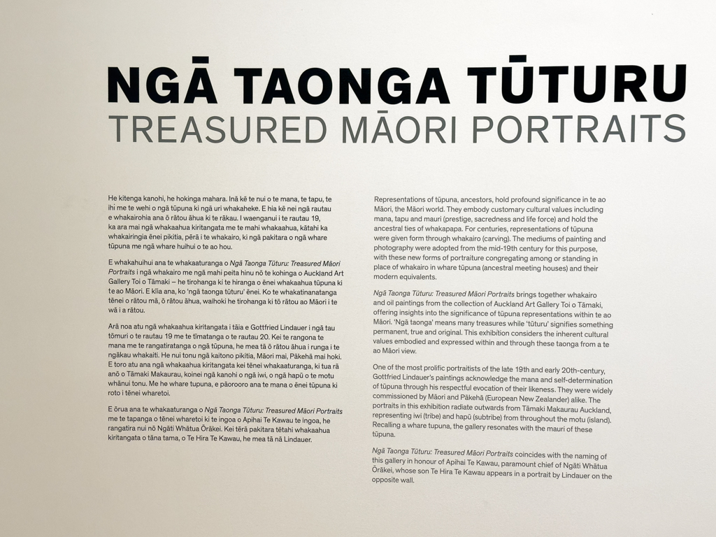 Hinweistafel zu den bedeutsamen Portraits der Maori Häuptlingen
