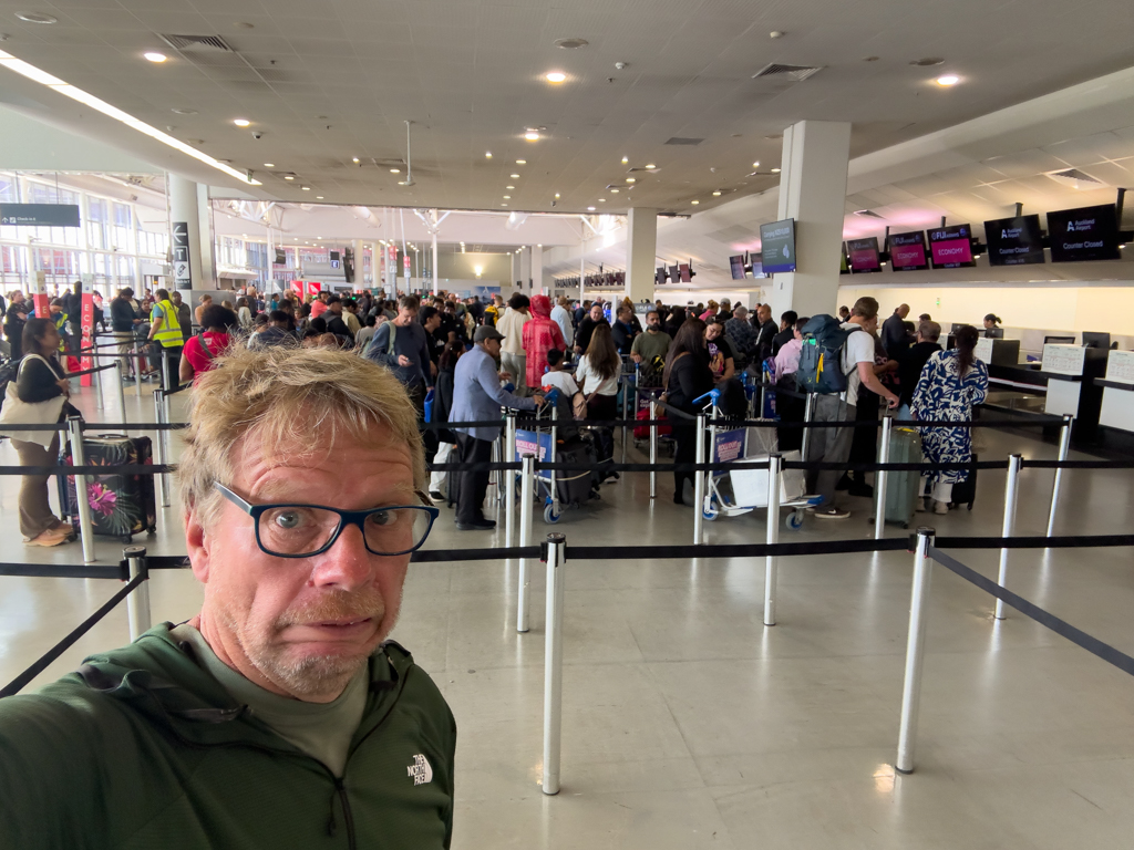 Selfie: Das ist die Schlange zum einchecken für alle die nach Fiji wollen