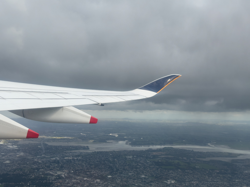 Dicke Luft über Auckland. Alles grau in grau...