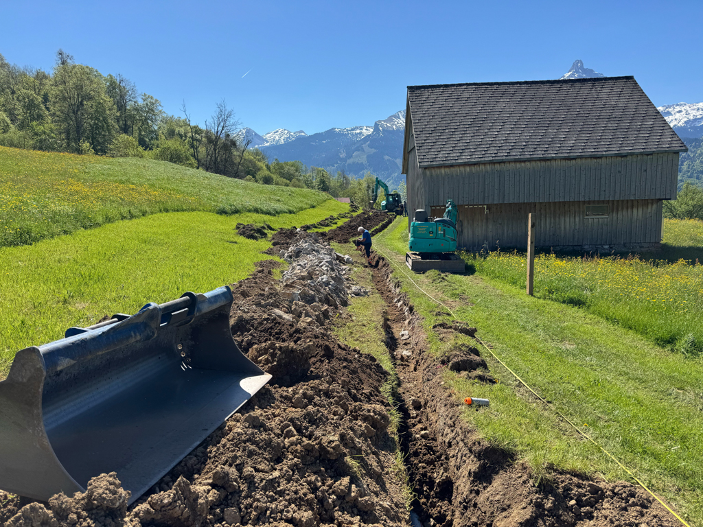Was 3 jähre dauert wird auf mal gut. der erste Spatenstich für unsere unterirdische Stromleitung